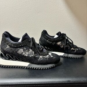 Le Silla Reiko Wave Floral Lace Black Sneakers Size 38